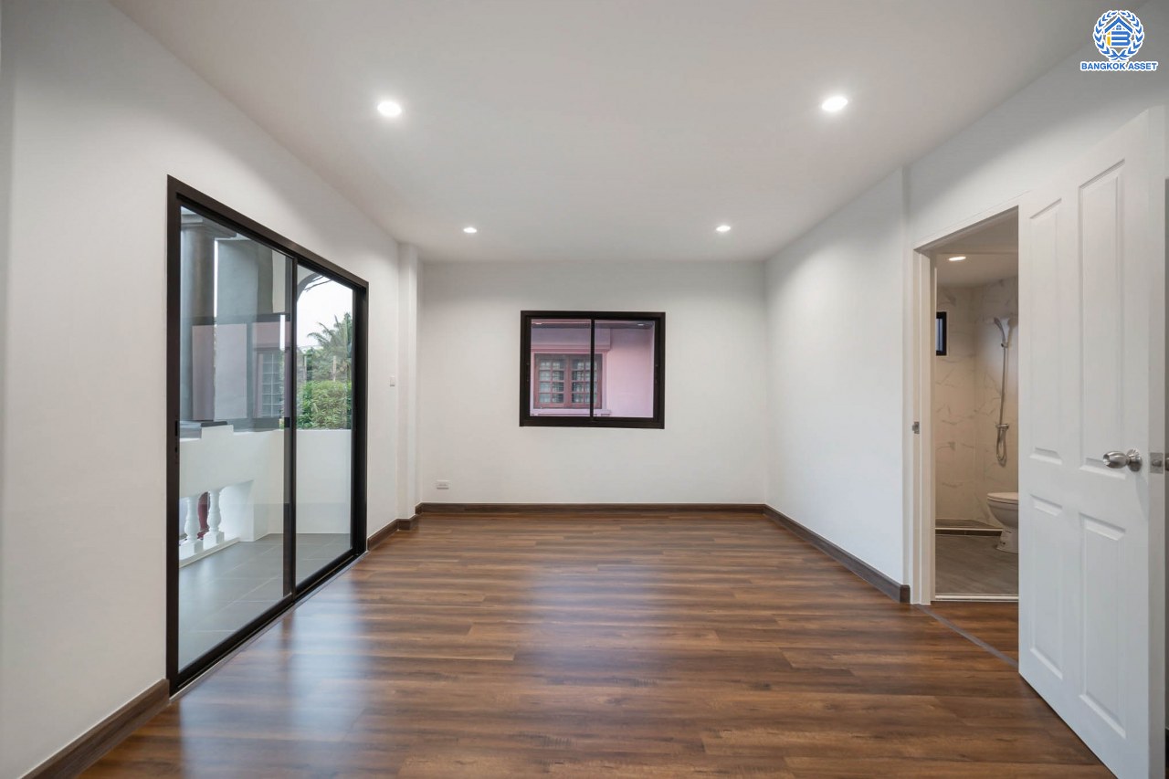 บ้านมือสองตกแต่งใหม่ โครงการ มณียา3 รัตนาธิเบศร์-ท่าอิฐ แบรนด์ Property Perfect หลังใหญ่ เนื้อที่ 65.3 ตร.ว. ฟังก์ชันครบ! 3 ห้องนอน 2 ห้องน้ำ 1 ห้องอเนกประสงค์ 2 ที่จอดรถ บนทำเลที่ดีที่สุด! เชื่อมต่อถนนรัตนาธิเบศร์ และถนนราชพฤกษ์ ใจกลาง 2 เซ็นทรัลฯ ใกล้ MRT "สถานีบางรักน้อยท่าอิฐ" และทางด่วน "งามวงศ์วาน"